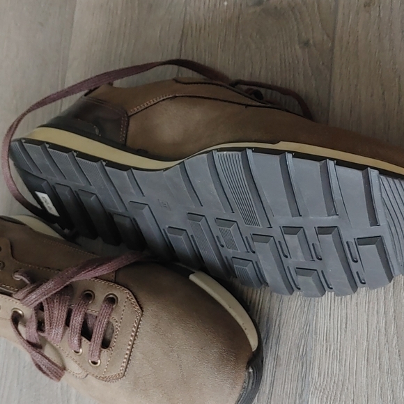 Hard shoes - Picture 3 of 4